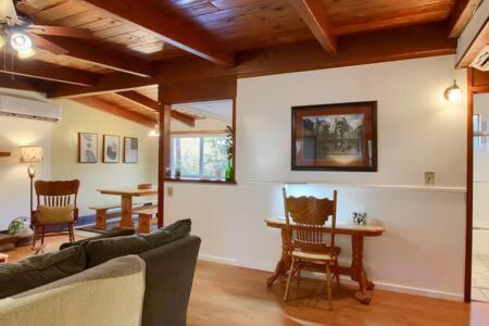Apartment Red Door Fireplace Bbq 12 Mi To Yosemite